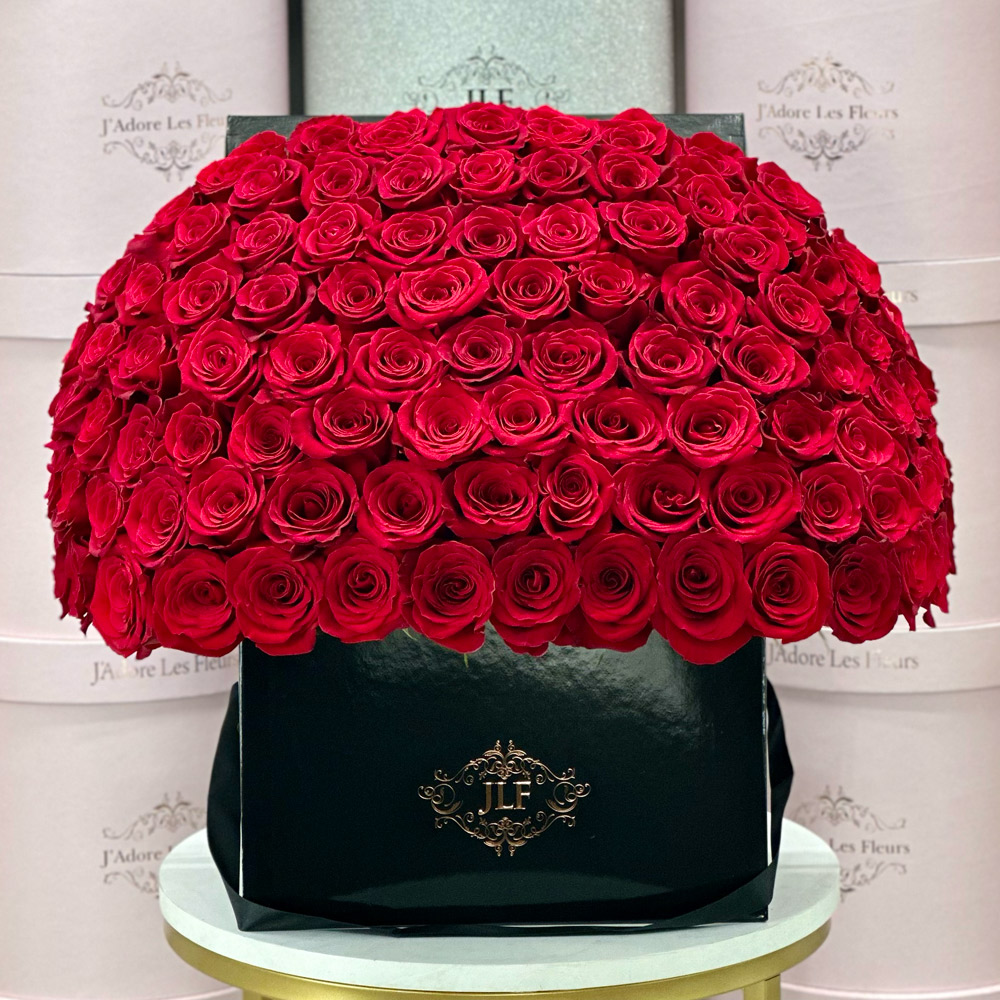 Heart of roses in the box #Dry2 in Beverly Hills, CA