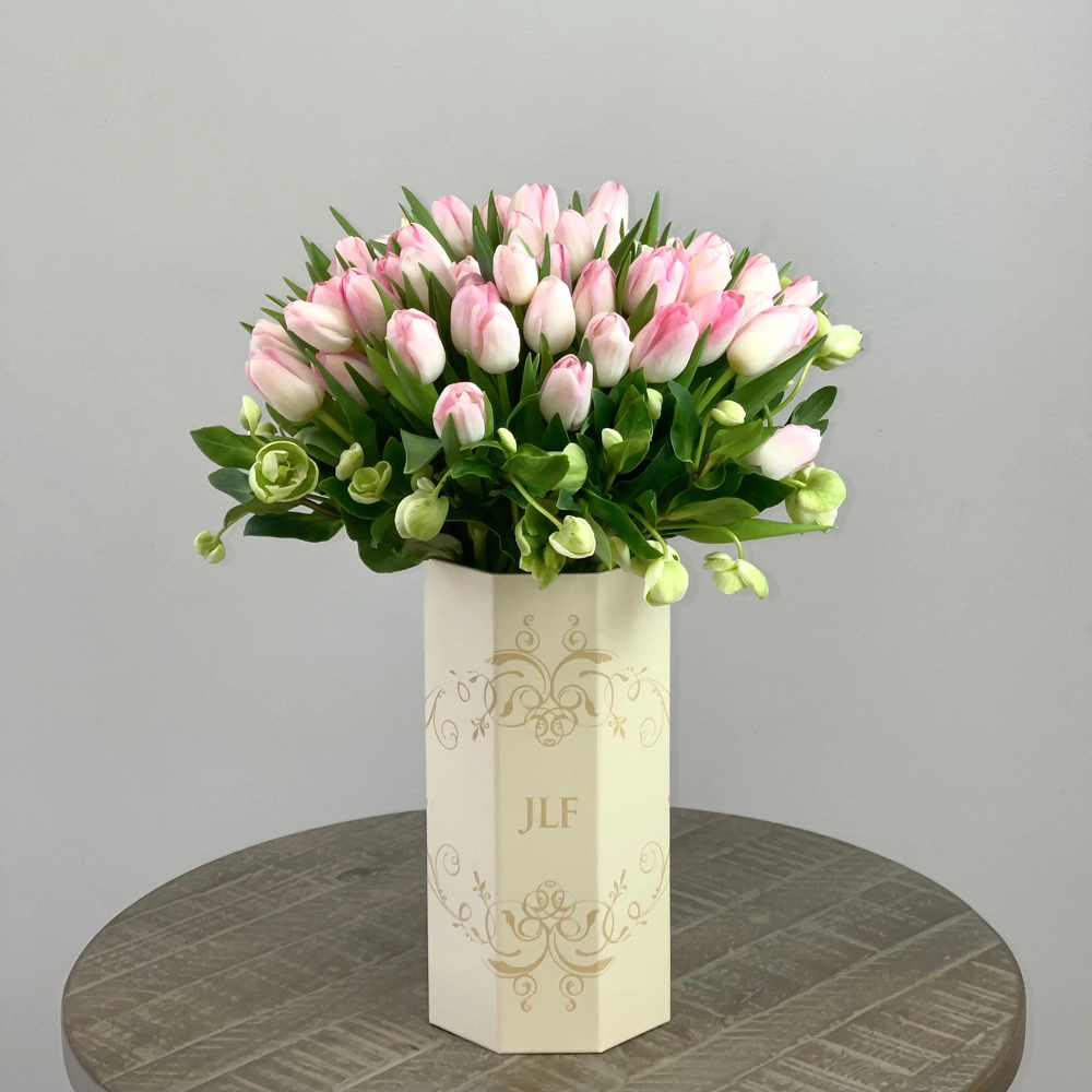 50 Pink Tulips in Short JLF Vase à Fleurs